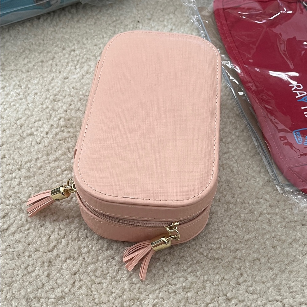 Travel essentials, all new - Picture 6 of 16